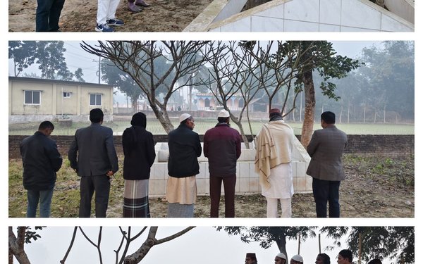 মা-বাবার কবর জিয়ারত করে ভোট সেন্টার পরিদর্শন